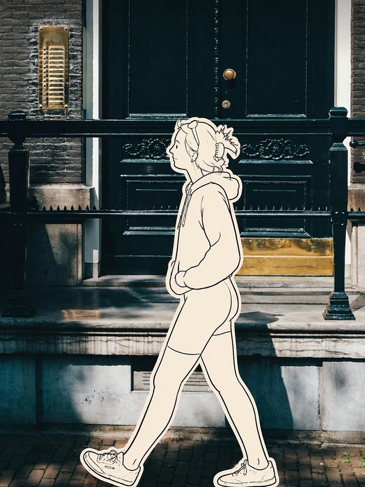 Doodle AI 成片：女子变成浅色线条插画，身后的门廊和街景保持实景